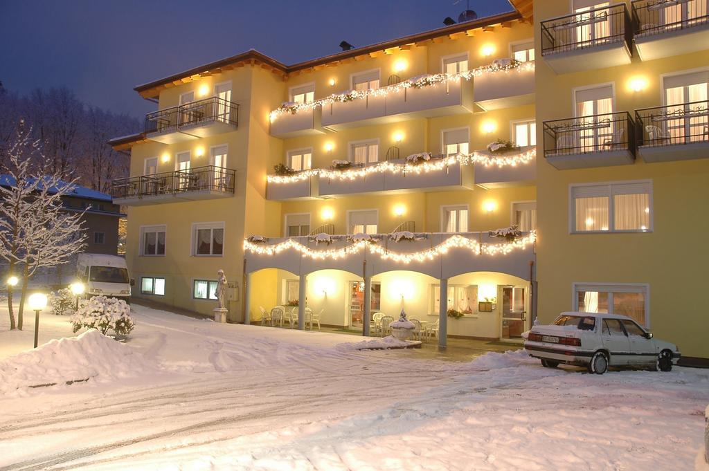 Hotel Daniela ليفيكو ترمي المظهر الخارجي الصورة