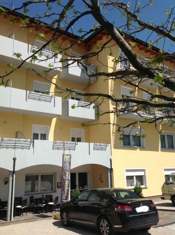 Hotel Daniela ليفيكو ترمي المظهر الخارجي الصورة