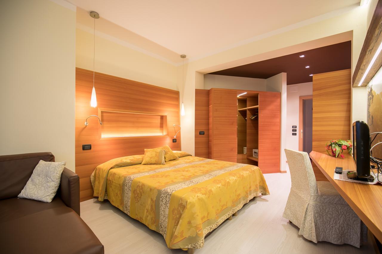 Hotel Daniela ليفيكو ترمي المظهر الخارجي الصورة